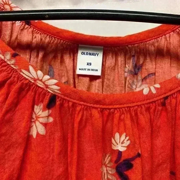 Old navy top  - Picture 4 of 4